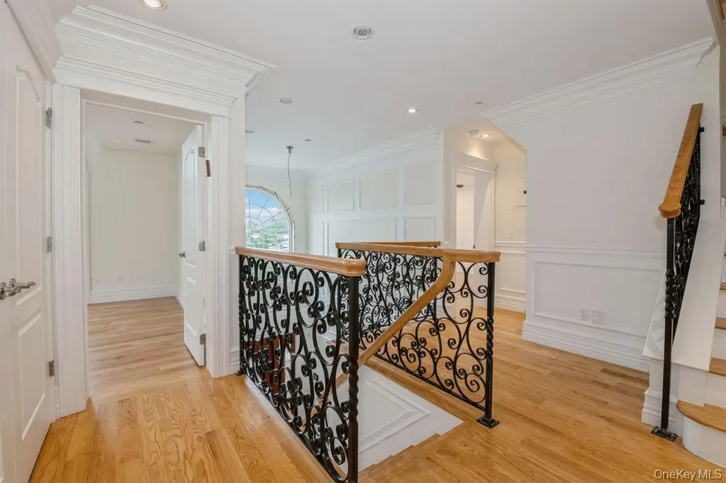 833 Glen Drive Woodmere NY 11598