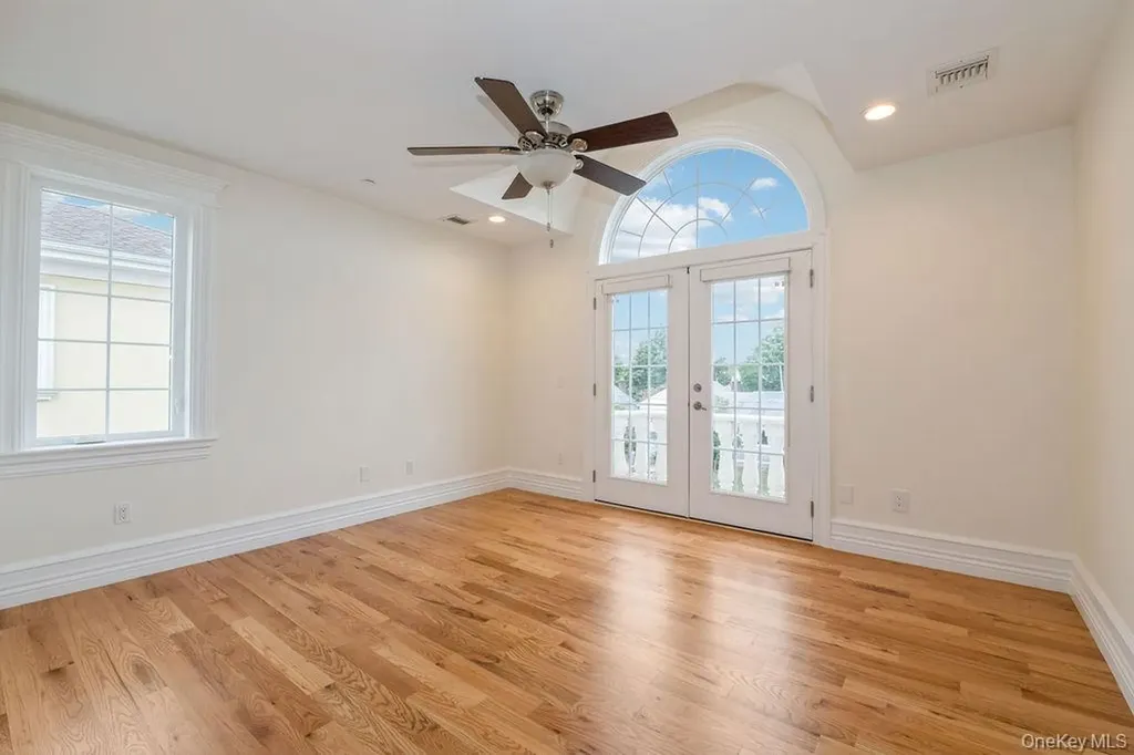 833 Glen Drive Woodmere NY 11598
