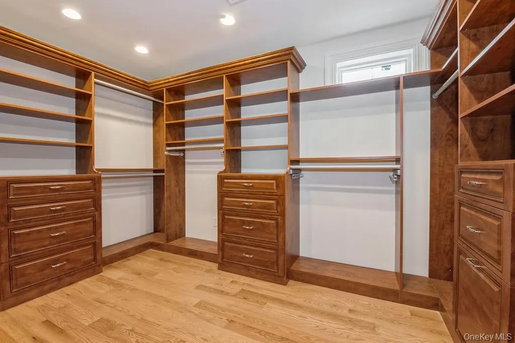 833 Glen Drive Woodmere NY 11598