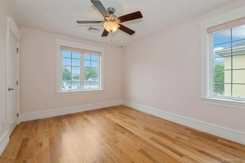 833 Glen Drive Woodmere NY 11598