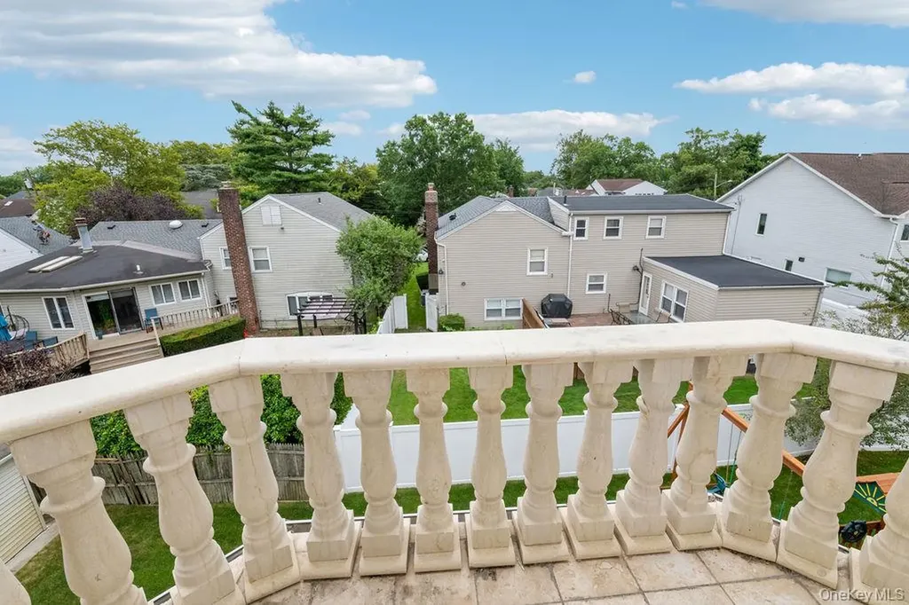 833 Glen Drive Woodmere NY 11598