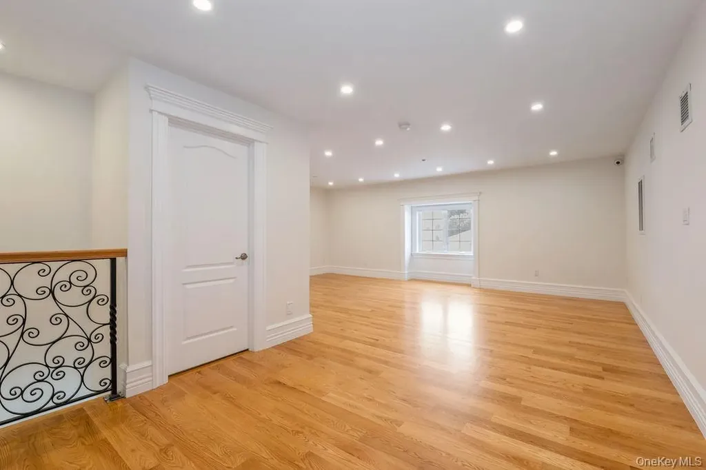 833 Glen Drive Woodmere NY 11598
