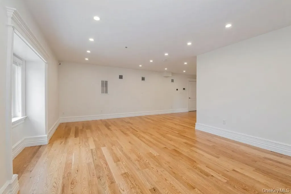 833 Glen Drive Woodmere NY 11598