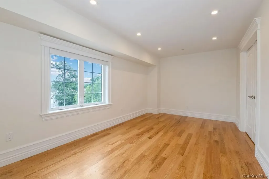 833 Glen Drive Woodmere NY 11598