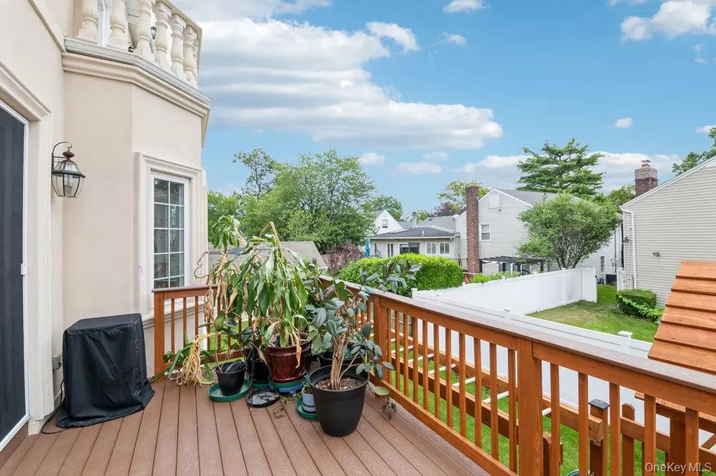 833 Glen Drive Woodmere NY 11598