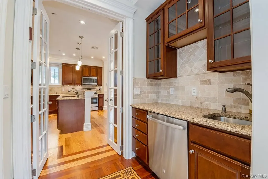 833 Glen Drive Woodmere NY 11598