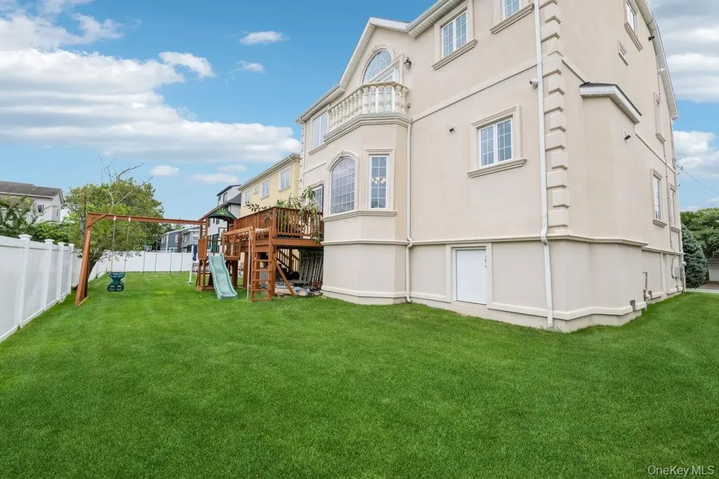 833 Glen Drive Woodmere NY 11598