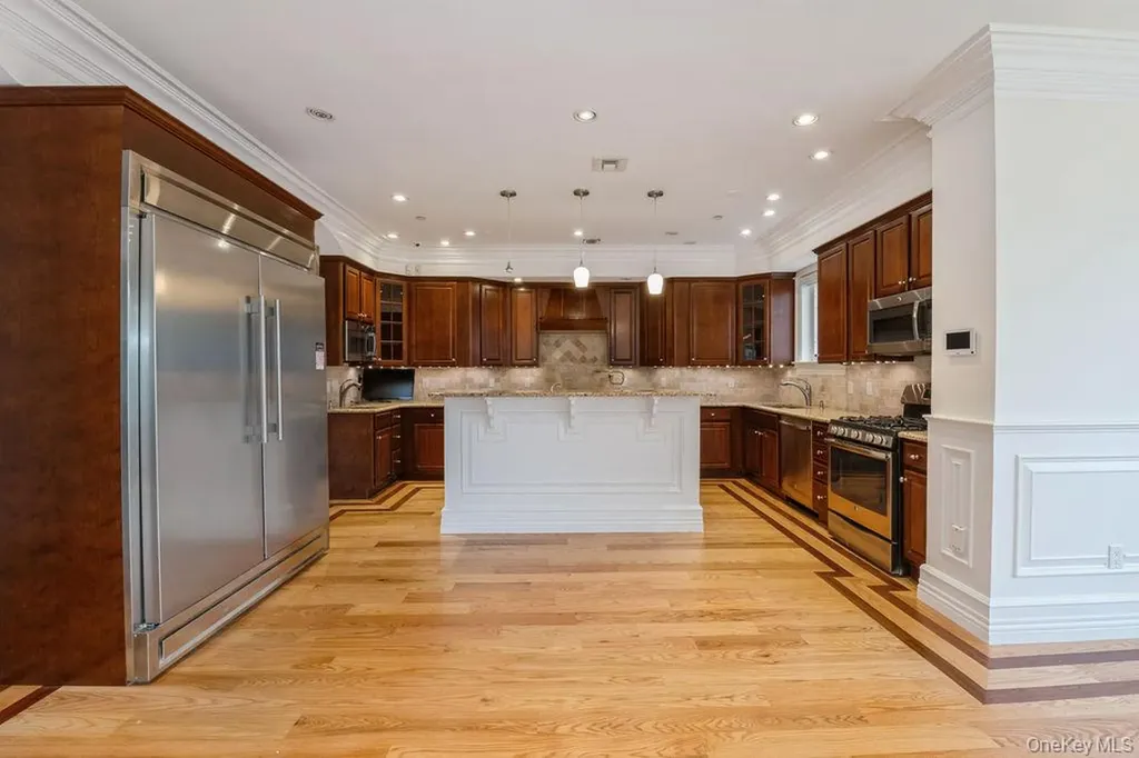 833 Glen Drive Woodmere NY 11598