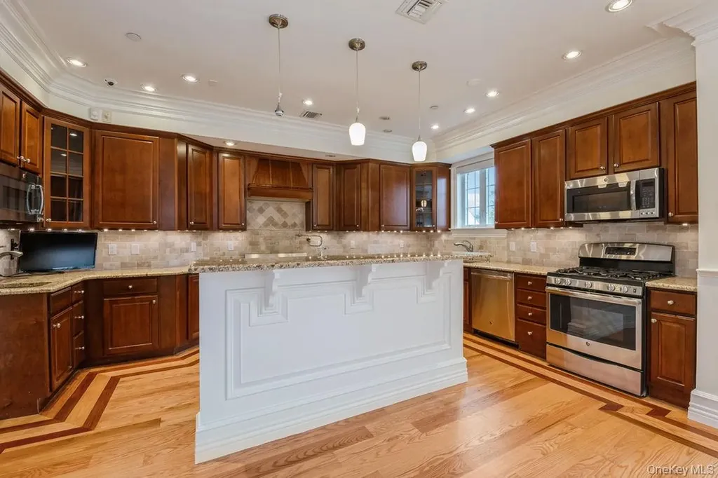 833 Glen Drive Woodmere NY 11598