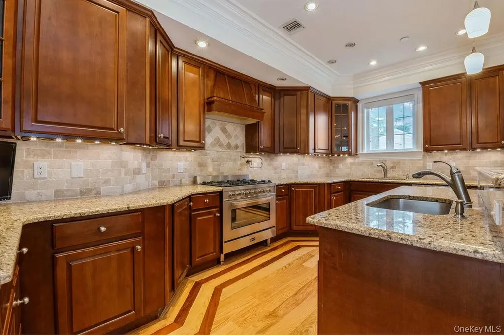 833 Glen Drive Woodmere NY 11598