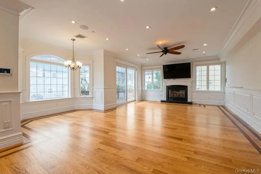 833 Glen Drive Woodmere NY 11598
