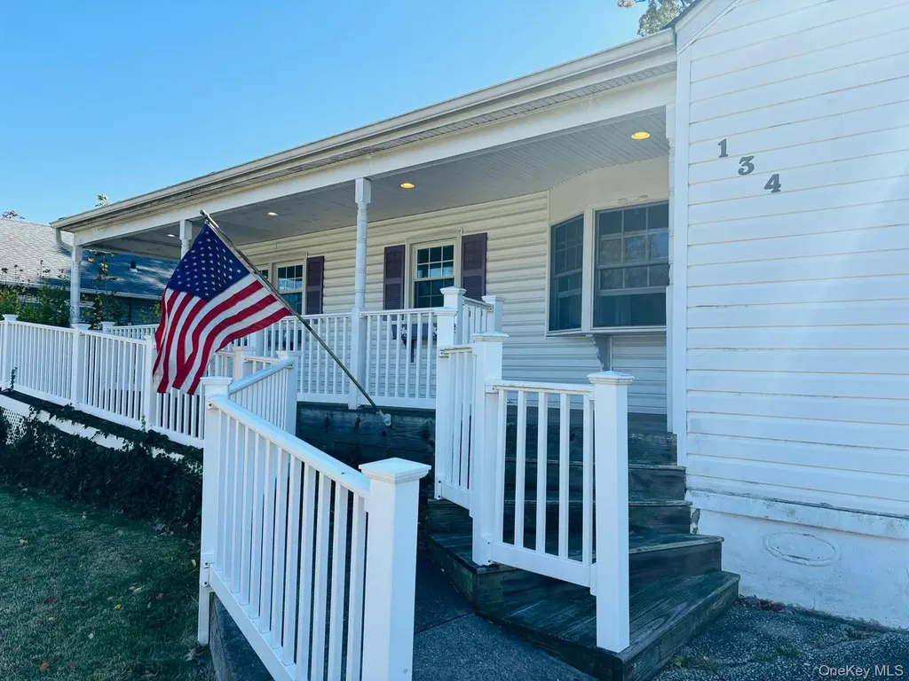 134 Veronica Lane North Babylon NY 11703