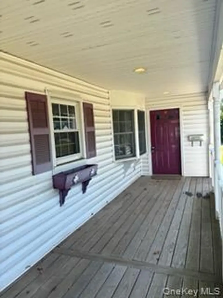 134 Veronica Lane North Babylon NY 11703