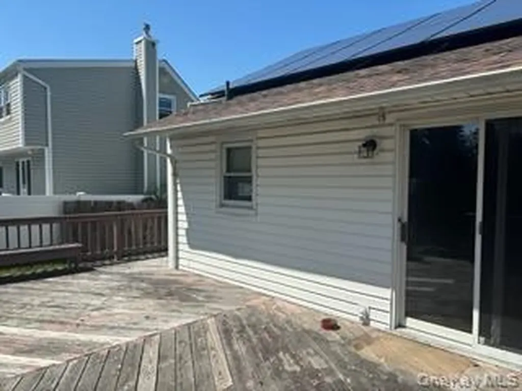 134 Veronica Lane North Babylon NY 11703