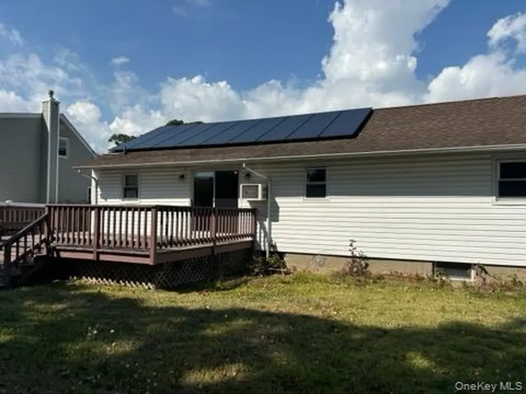 134 Veronica Lane North Babylon NY 11703
