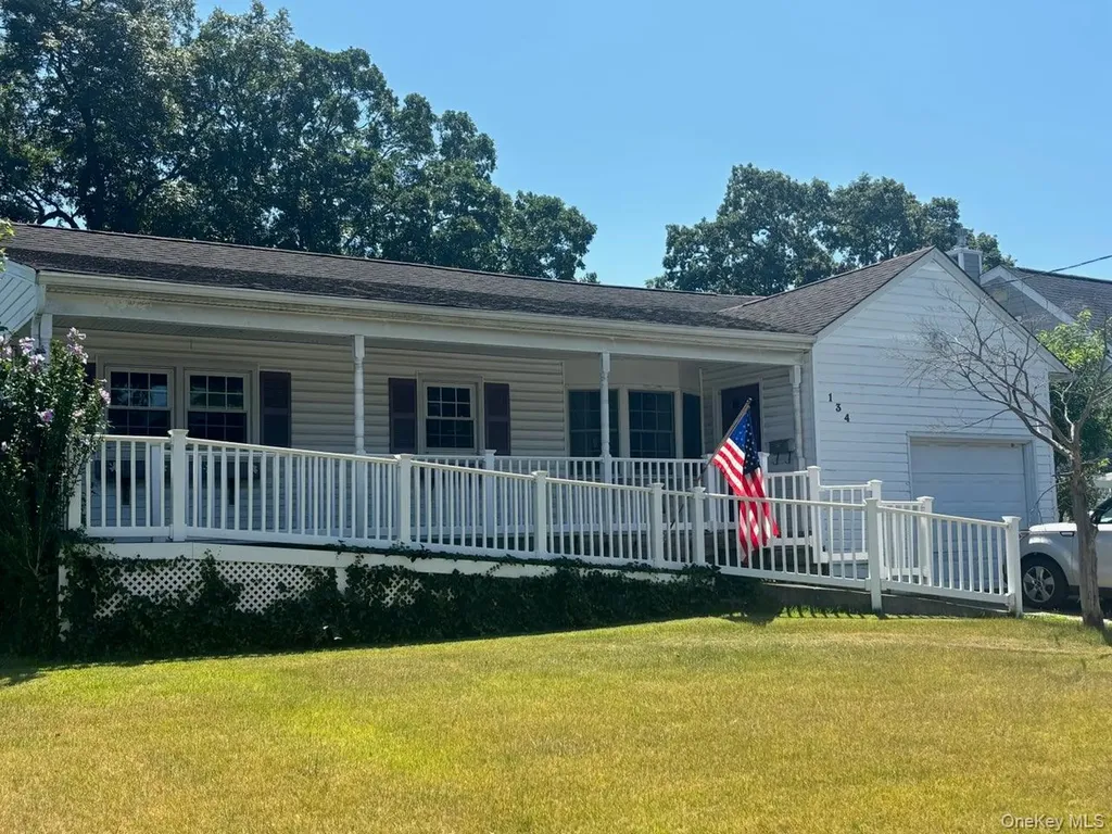 134 Veronica Lane North Babylon NY 11703