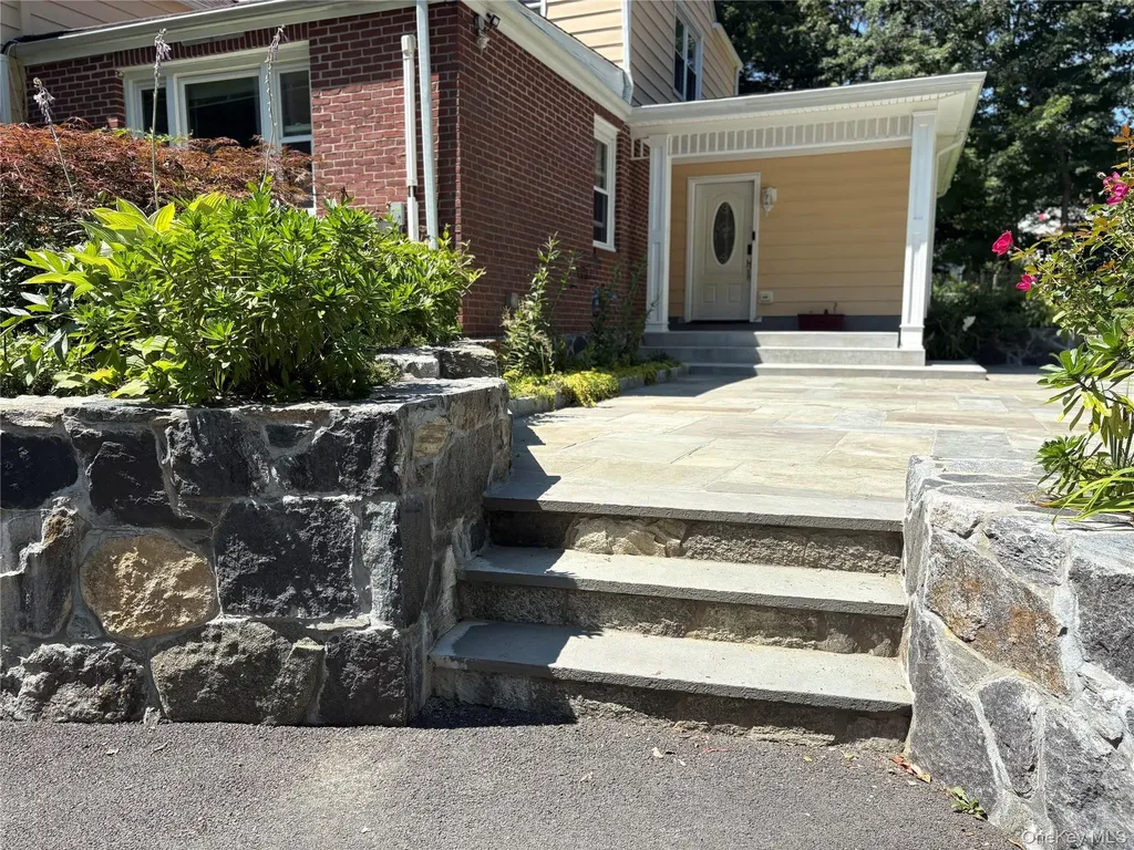 193 Chappaqua Road Briarcliff Manor NY 10510
