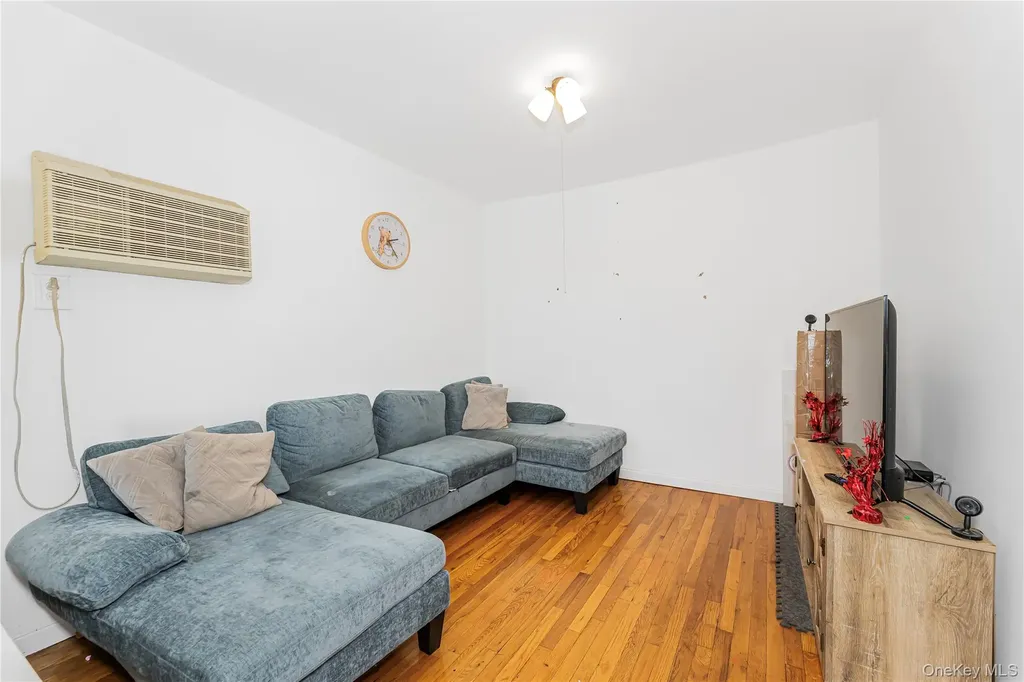 426 Calhoun Avenue Bronx NY 10465