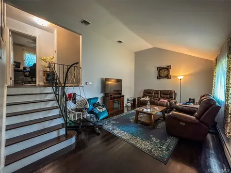 63 Waterbury Parkway Cortlandt Manor NY 10567