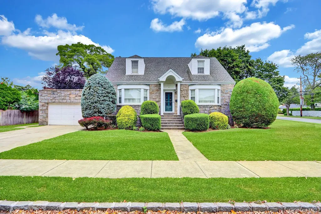 4 Doncaster Road Malverne NY 11565