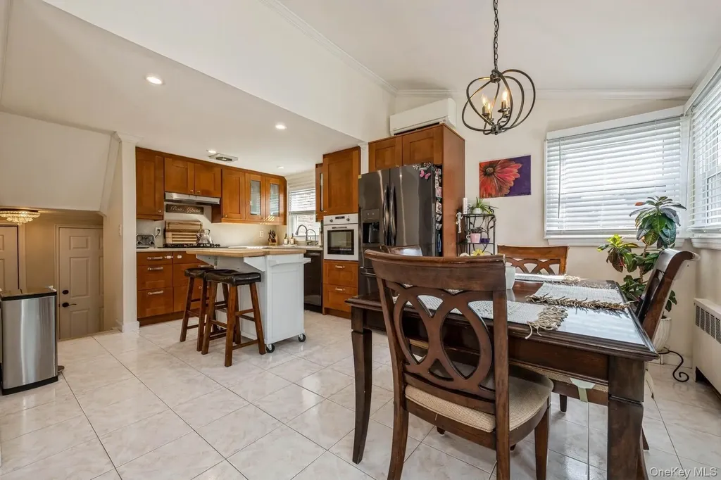 375 W Windsor Parkway Oceanside NY 11572
