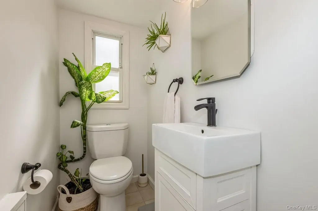 375 W Windsor Parkway Oceanside NY 11572