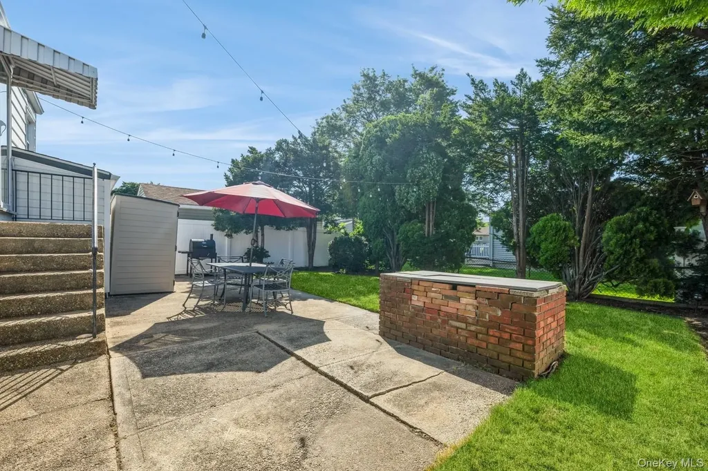 375 W Windsor Parkway Oceanside NY 11572