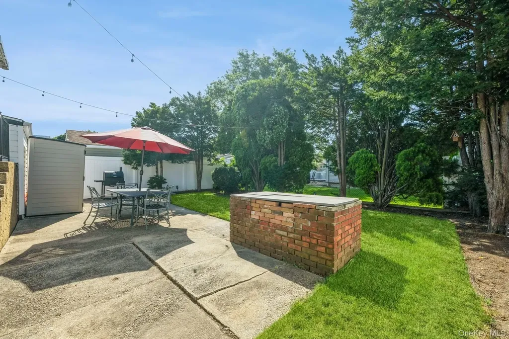 375 W Windsor Parkway Oceanside NY 11572