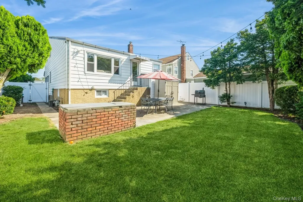 375 W Windsor Parkway Oceanside NY 11572