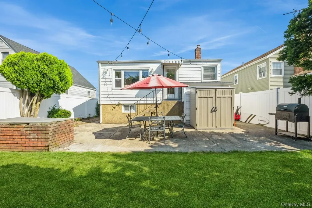 375 W Windsor Parkway Oceanside NY 11572