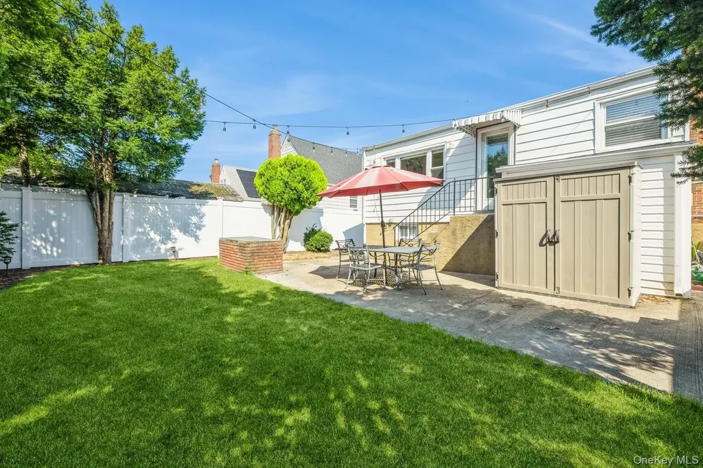375 W Windsor Parkway Oceanside NY 11572