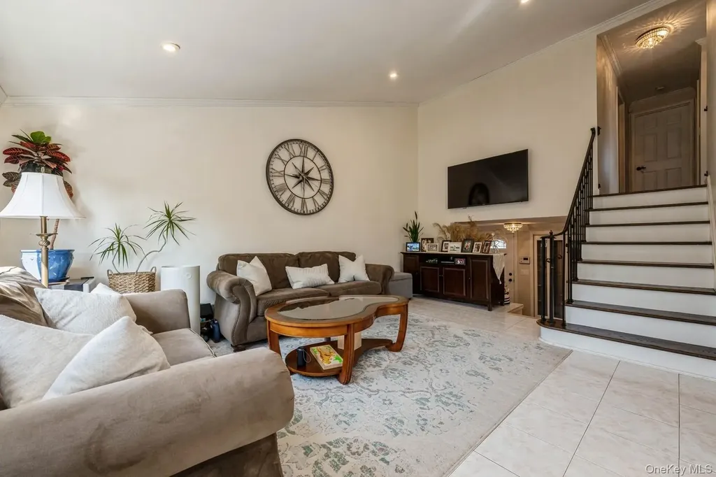 375 W Windsor Parkway Oceanside NY 11572