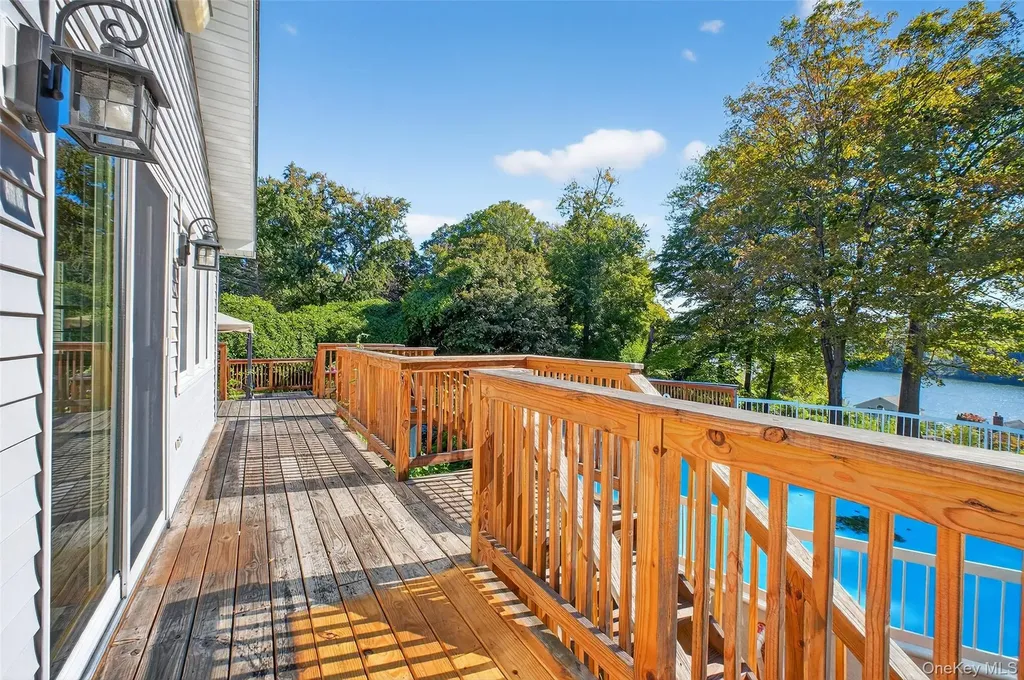 25 Fairview Road Mahopac NY 10541