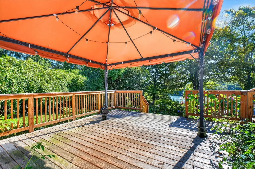25 Fairview Road Mahopac NY 10541