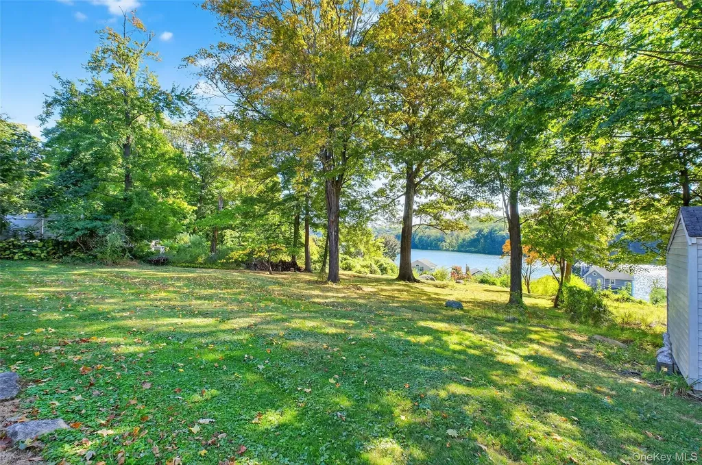 25 Fairview Road Mahopac NY 10541