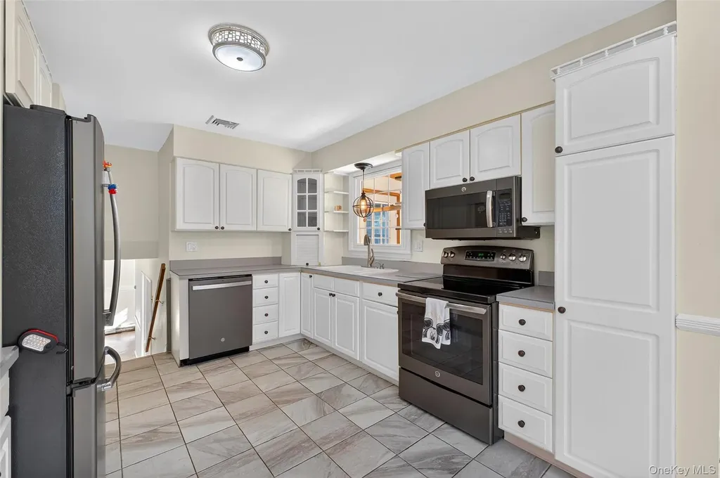 25 Fairview Road Mahopac NY 10541