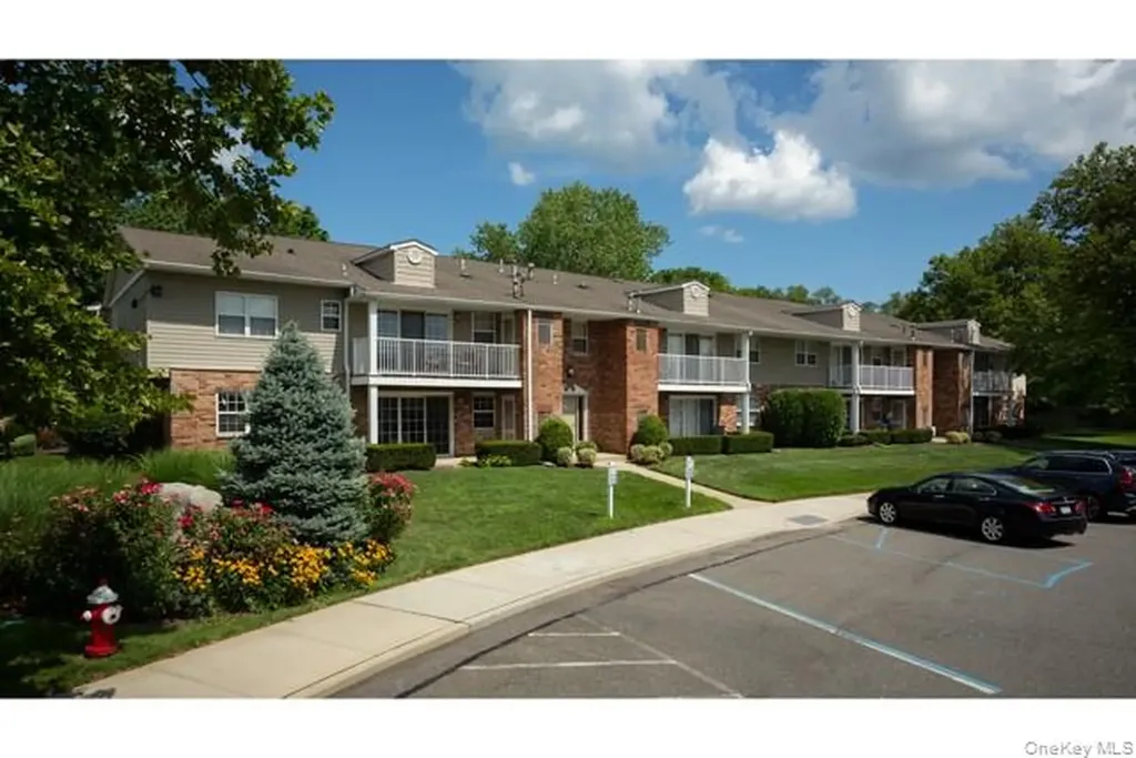 55 Westwood Drive Westbury NY 11590