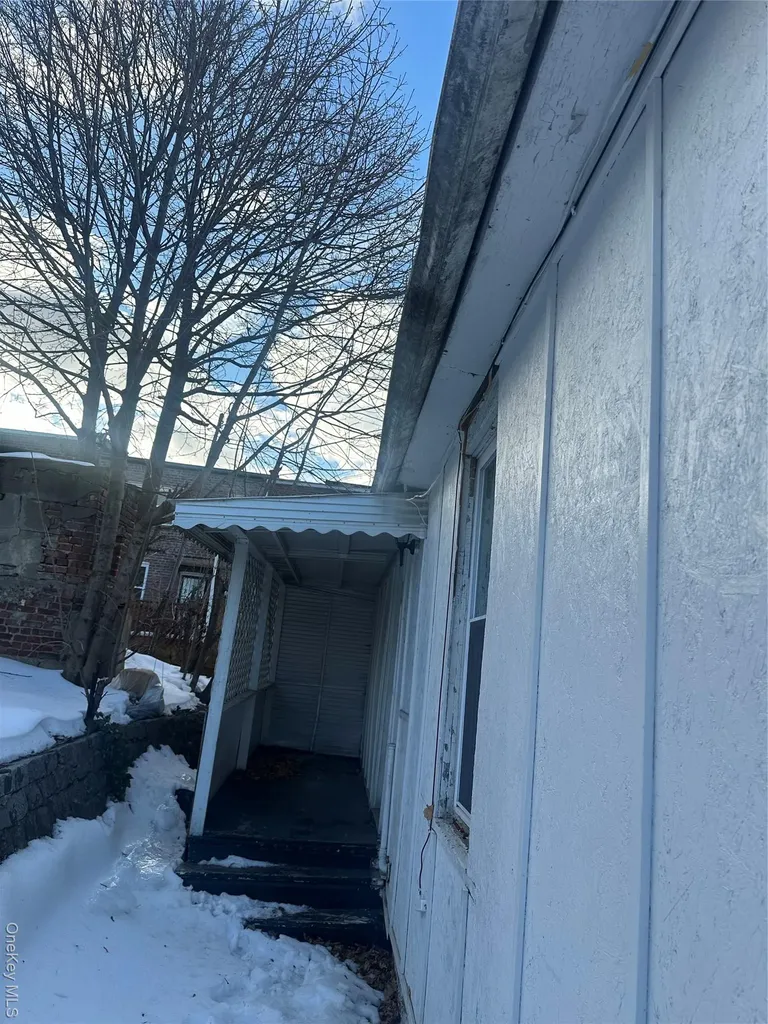 2931 Yates Avenue Bronx NY 10469