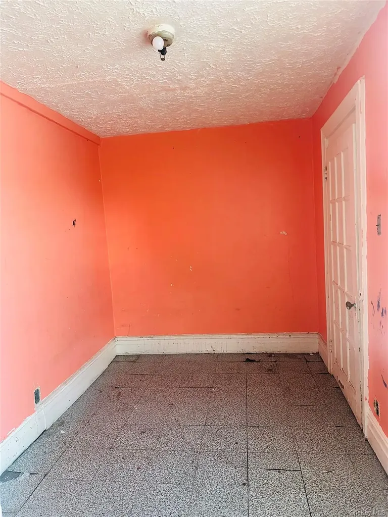 2931 Yates Avenue Bronx NY 10469