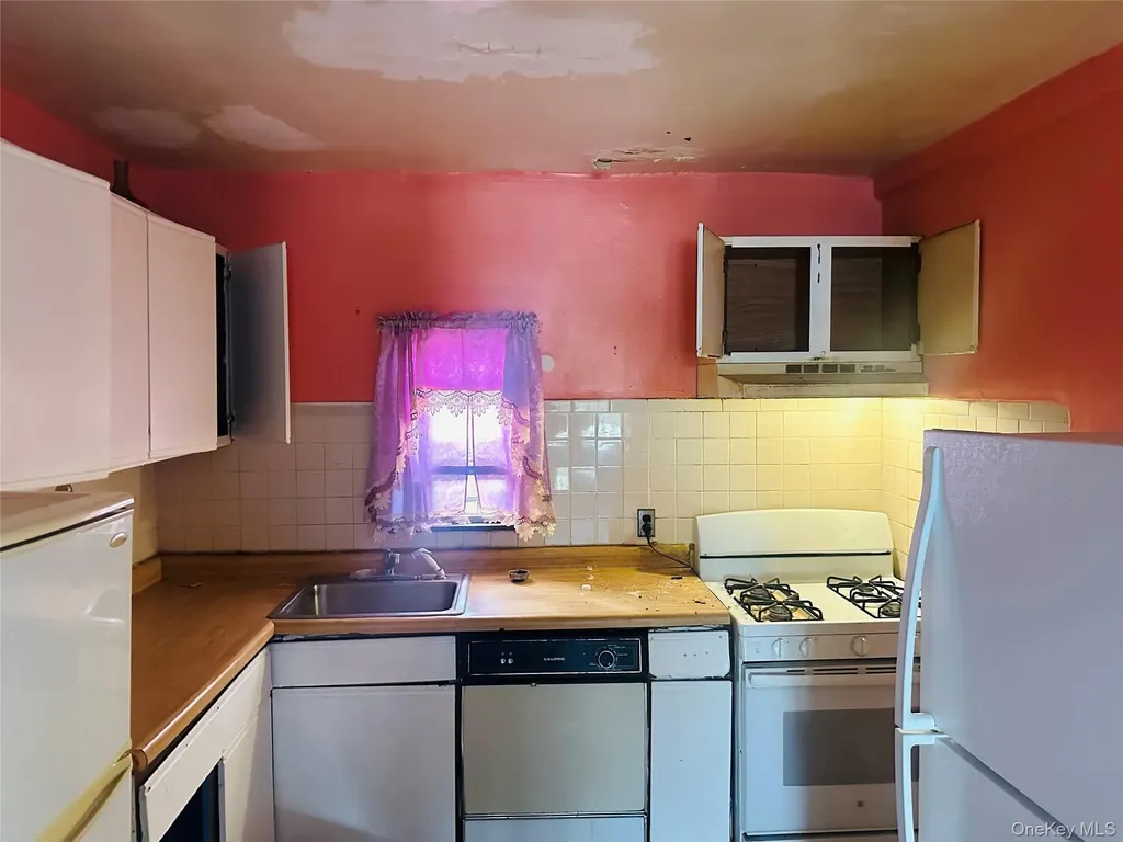 2931 Yates Avenue Bronx NY 10469
