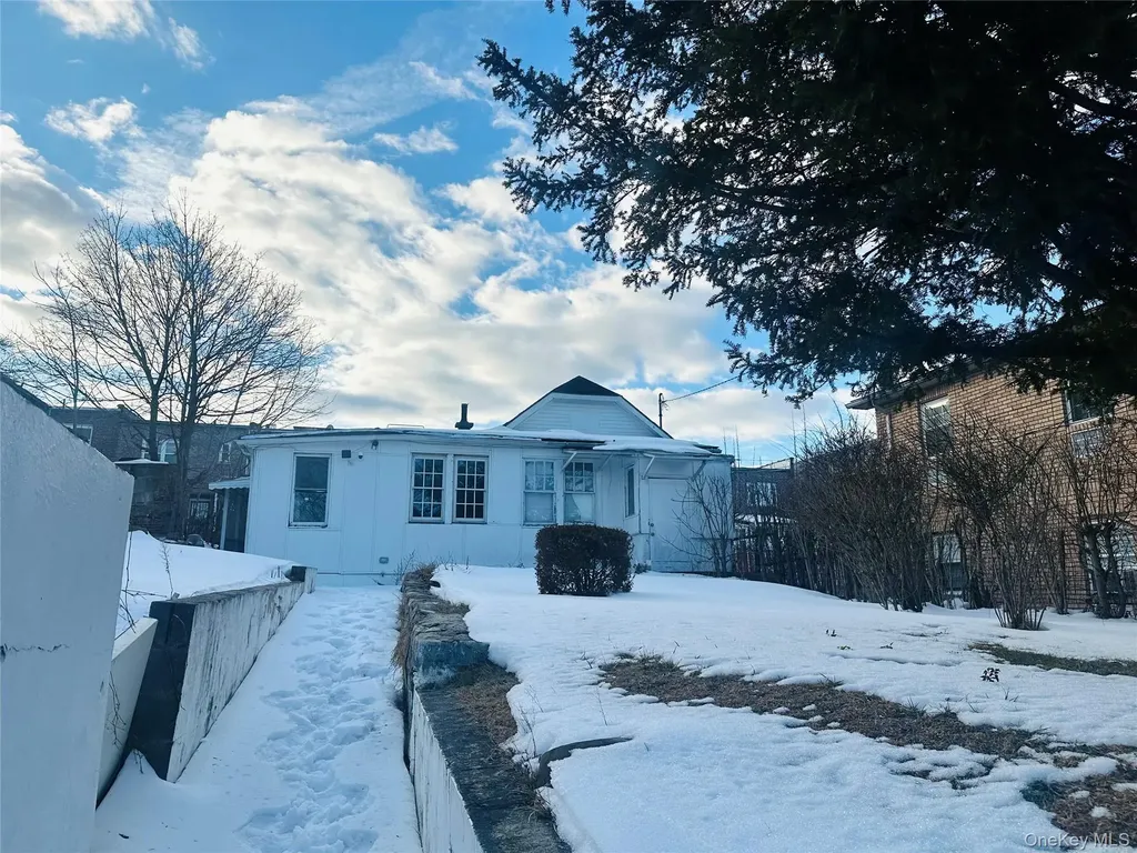 2931 Yates Avenue Bronx NY 10469
