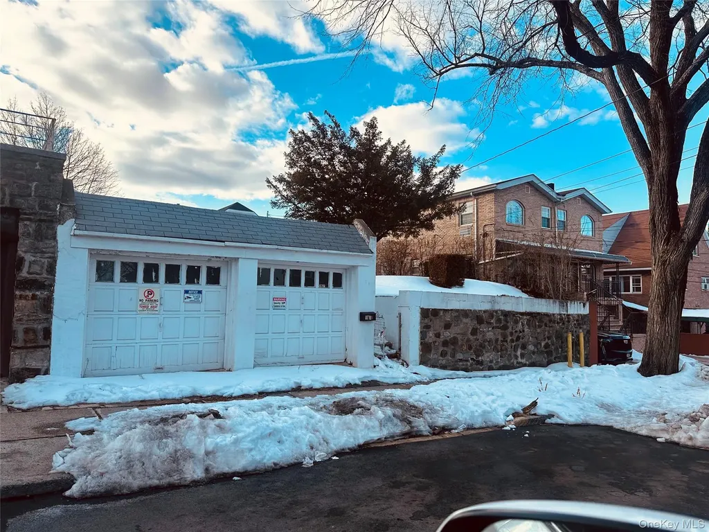 2931 Yates Avenue Bronx NY 10469