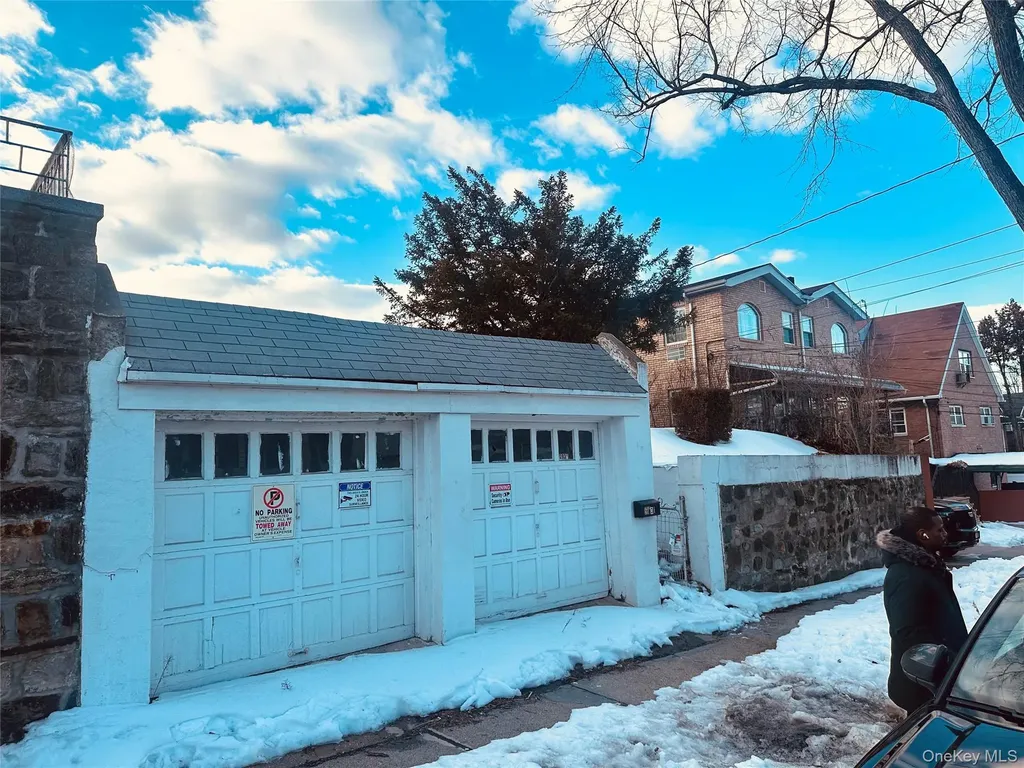 2931 Yates Avenue Bronx NY 10469
