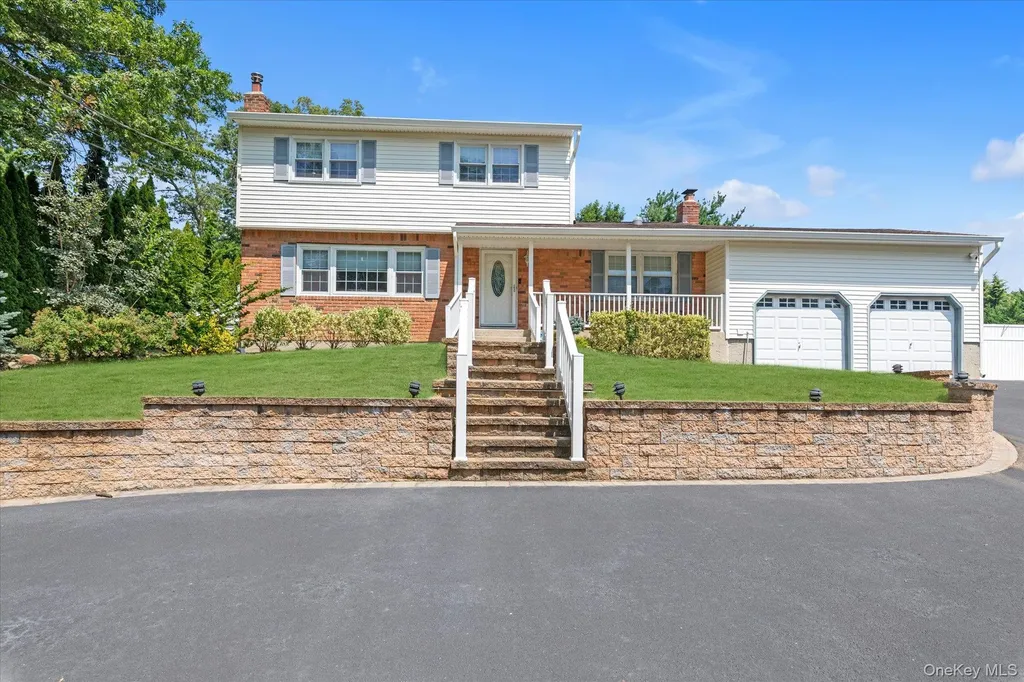 105 Lone Oak Path Smithtown NY 11787