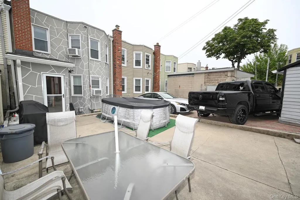 6060 Flushing Avenue Maspeth NY 11378