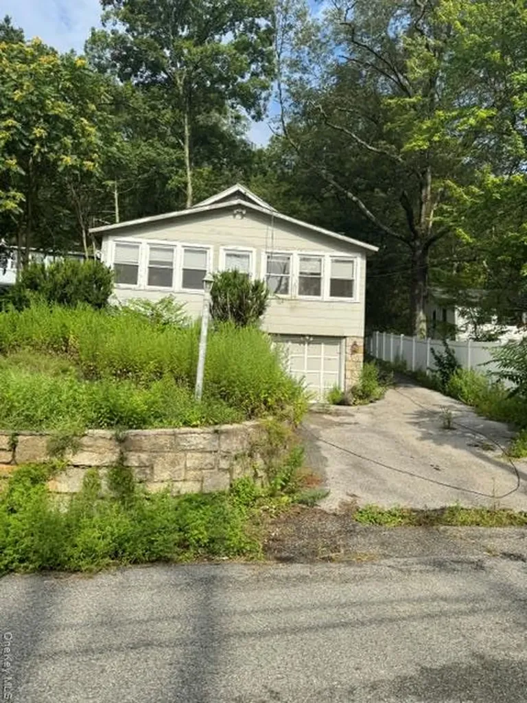 157 Tanglewylde Road Lake Peekskill NY 10537
