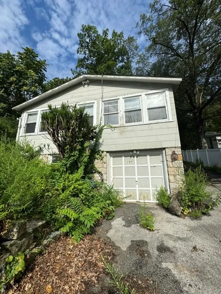 157 Tanglewylde Road Lake Peekskill NY 10537