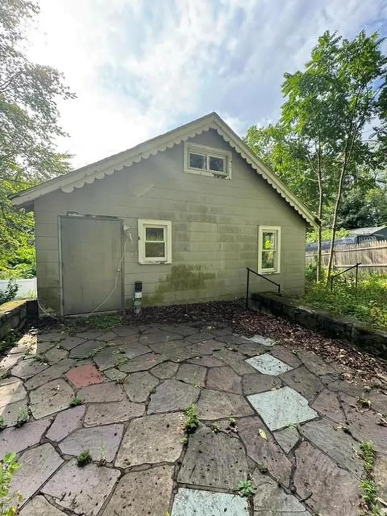 157 Tanglewylde Road Lake Peekskill NY 10537