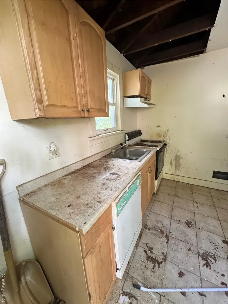 157 Tanglewylde Road Lake Peekskill NY 10537