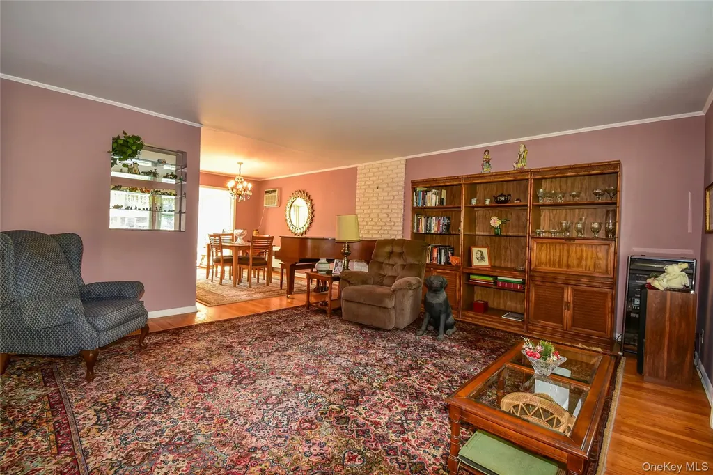 41 Marbeth Circle Miller Place NY 11764